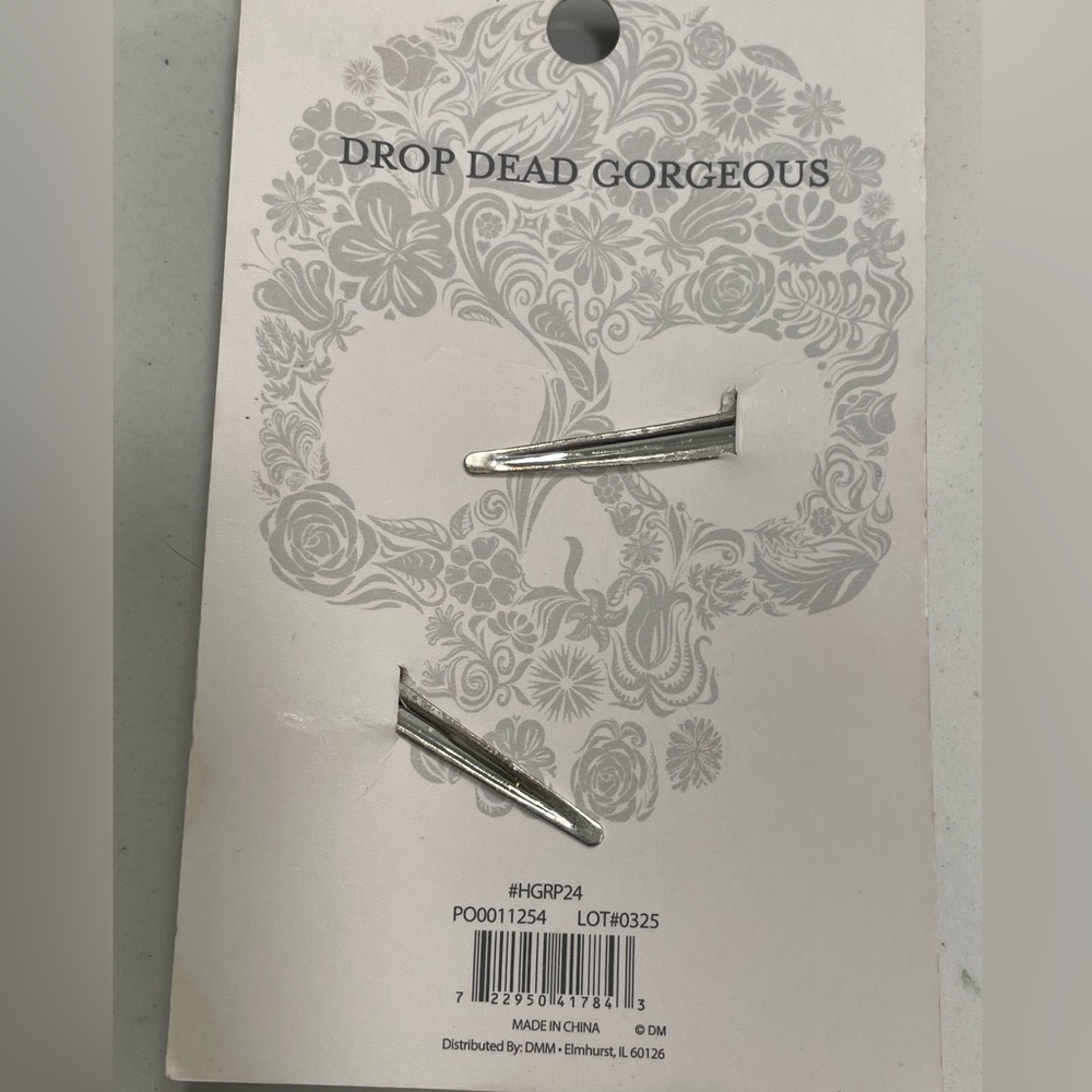 Death Grip Rhinestone Skeleton Hand Hair Clips - Silver Sparkle - Picture 2 of 4
